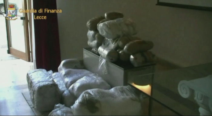 A Merine Gdf arresta 6 persone e sequestra 65kg di marijuana